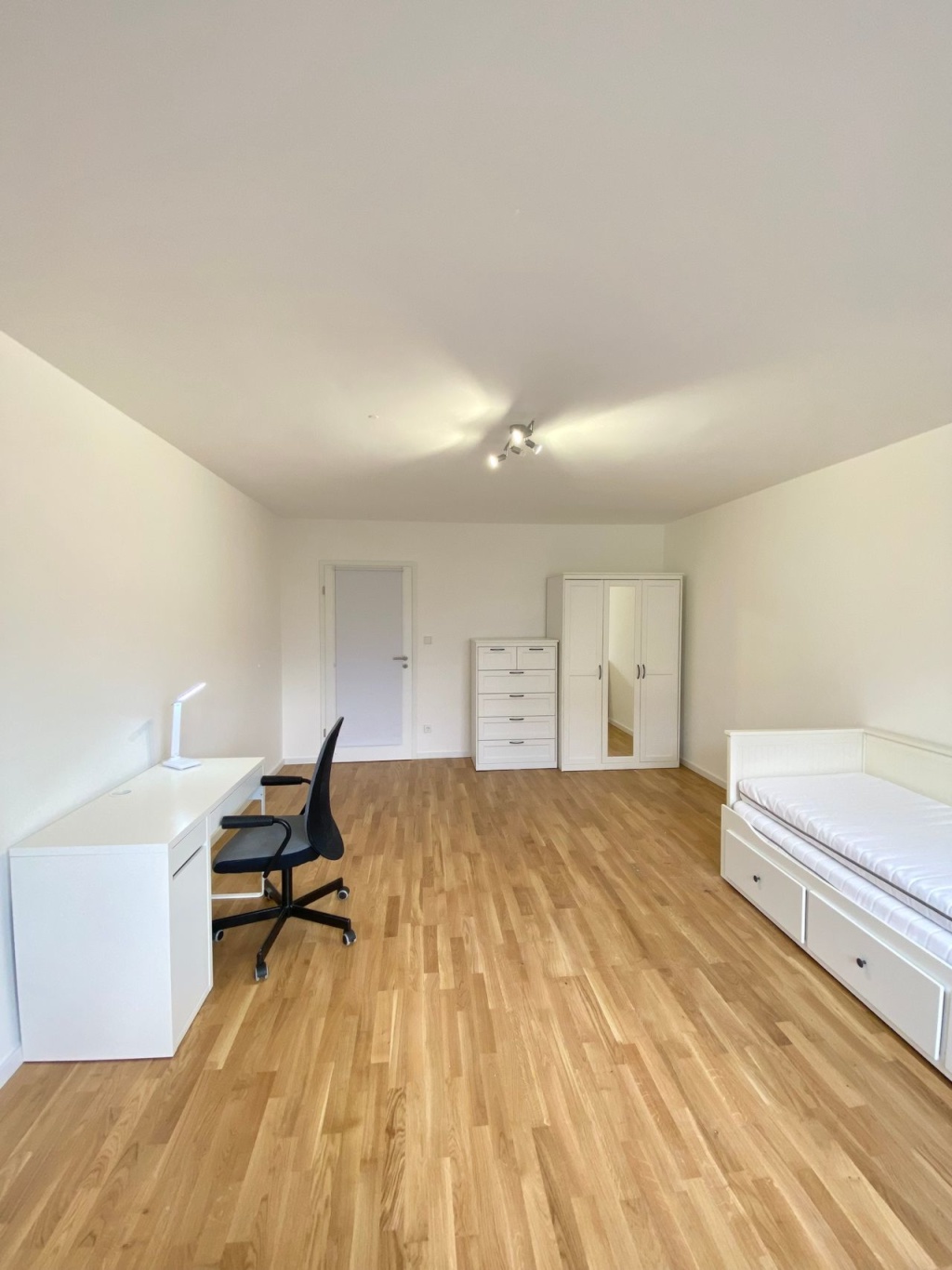 Wundervolle Wohnung auf Zeit am Luitpoldpark mit Balkon – Foto 2