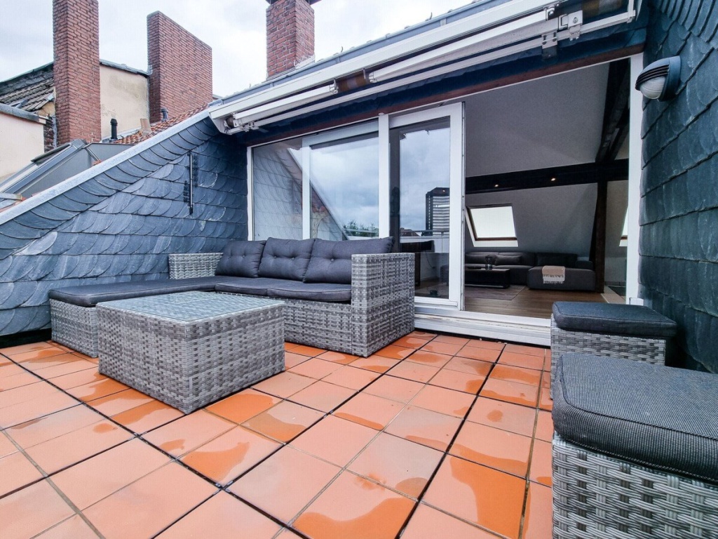 78 m2 Moderne 3 zimmer Dachgeschosswohnung mit Terrasse in Essen / Langzeitmiete – Goldschmidtstraße 3, 45127 Essen Ostviertel – Vorschaubild 2