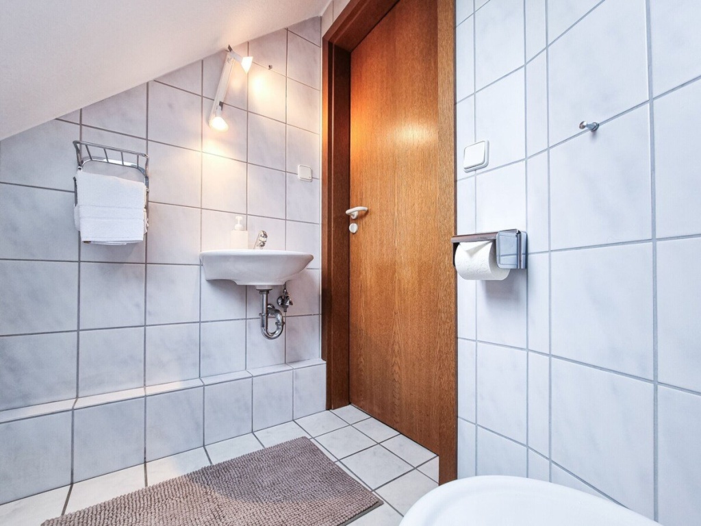 78 m2 Moderne 3 zimmer Dachgeschosswohnung mit Terrasse in Essen / Langzeitmiete – Goldschmidtstraße 3, 45127 Essen Ostviertel – Vorschaubild 16