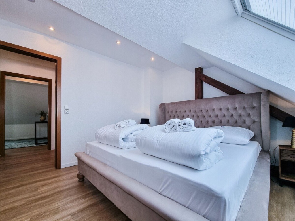 78 m2 Moderne 3 zimmer Dachgeschosswohnung mit Terrasse in Essen / Langzeitmiete – Goldschmidtstraße 3, 45127 Essen Ostviertel – Vorschaubild 10