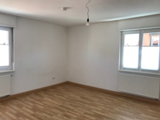 Anzeigenbild: Top renovierte 3-Zimmer-Whg WG geeignet zenrale Lage Nähe Hauptbahnhof ab 15.7.26 komplett saniert,  3.OG, 3 Schlafzimmer