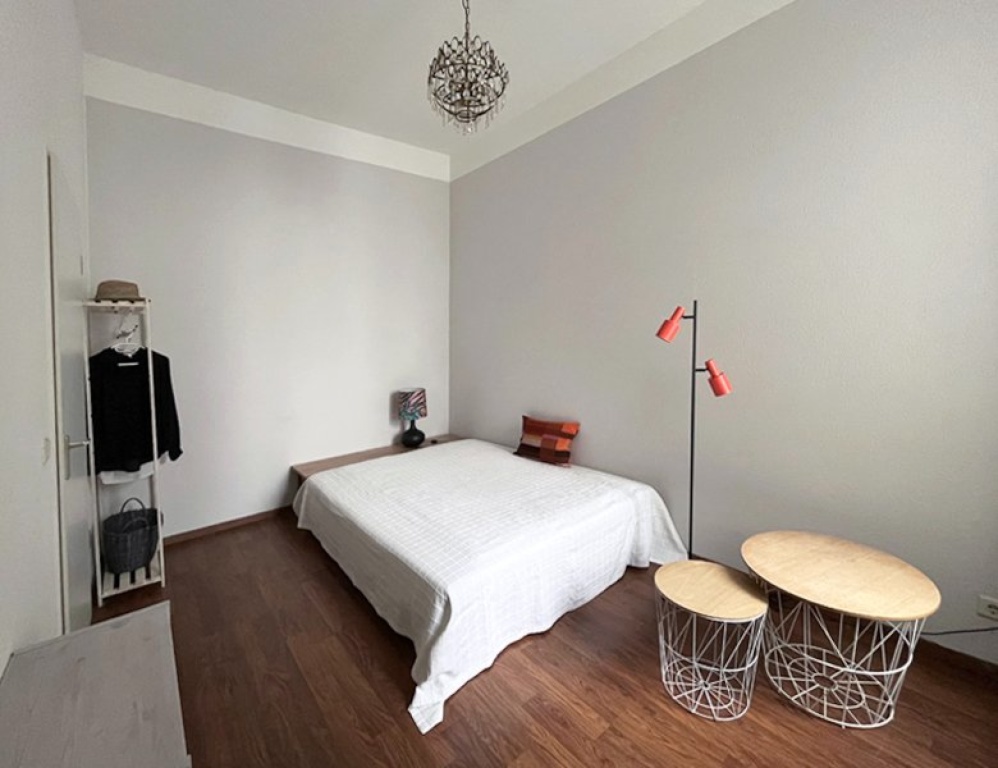 Zimmer zur Zwischenmiete an Frau (17.08. - 30.09.) oder als Pendlerzimmer
