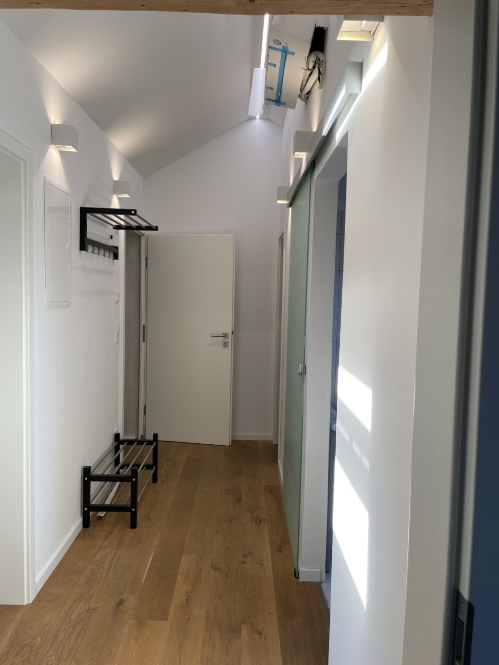 Furnished top-floor apartment in Karlsruhe — all-inclusive, AC & Wi-Fi, ideal for KIT staff, commuters & working couples – Anebosweg, 76187 Karlsruhe Nordweststadt – Vorschaubild 5