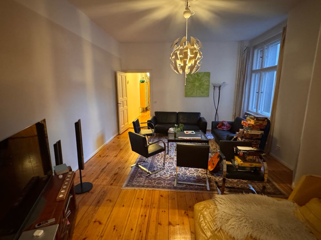Flatshare Charlottenburg-Wilmersdorf Holsteinische Straße - Berliner Zimmer mit Multimedia, Fernseher und Highspeed Internet