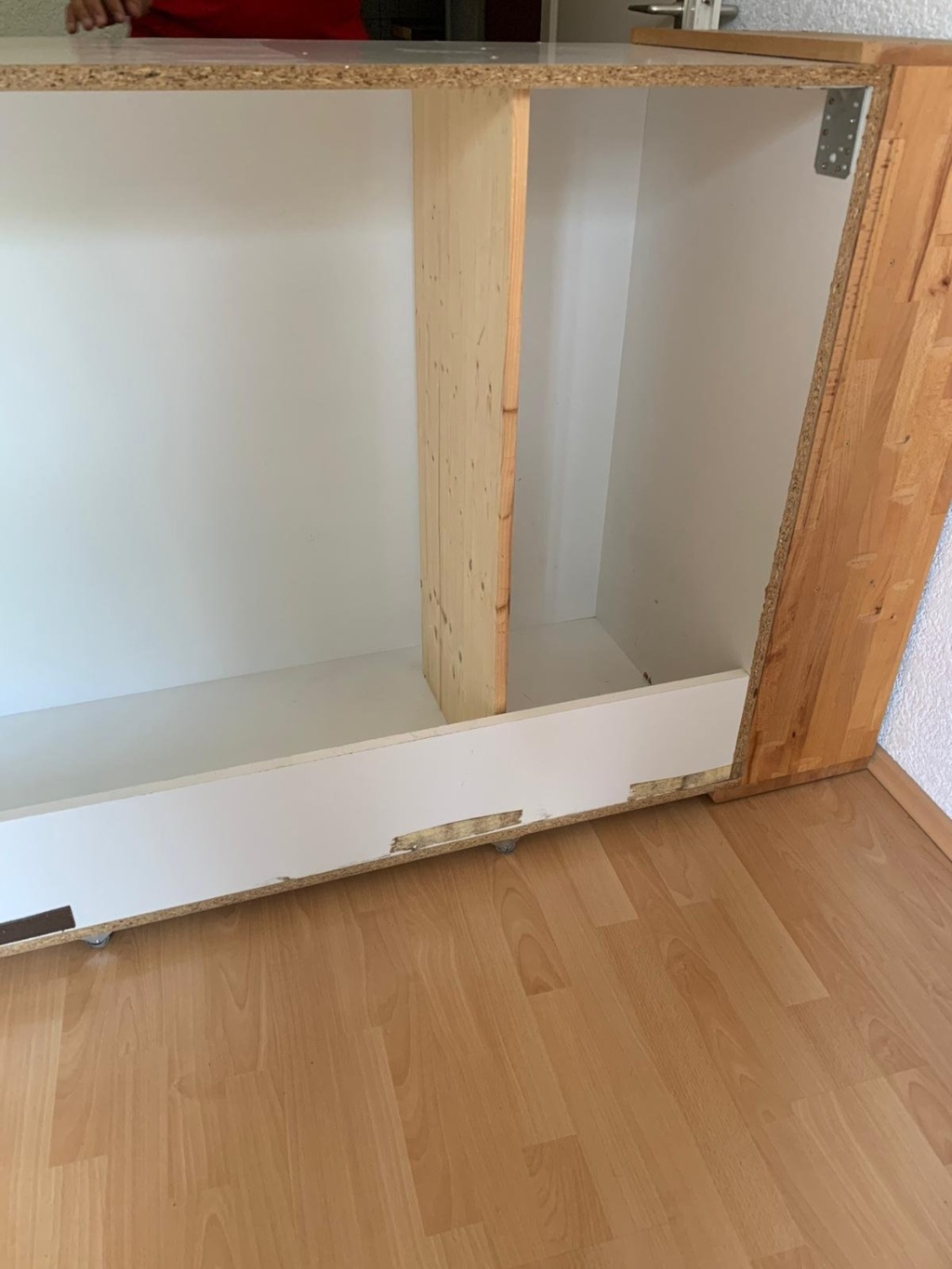 Estudio Alt-Erlangen Dompfaffstraße - Unter dem Bett befindet sich Stauraum für Kleidung.
