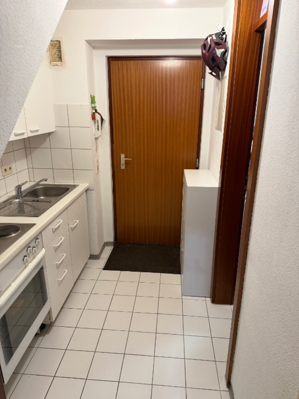 Möblierte Maisonette-Wohnung mit großem Balkon in Stuttgart-Vaihingen – Universitätsstraße 1, 70569 Stuttgart Vaihingen – Vorschaubild 4