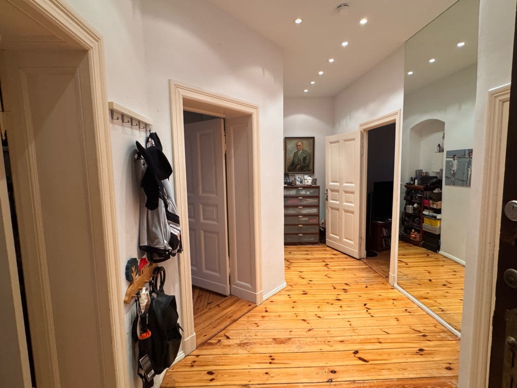 Flatshare Charlottenburg-Wilmersdorf Holsteinische Straße - Helle freundliche Diele mit großem Spiegel