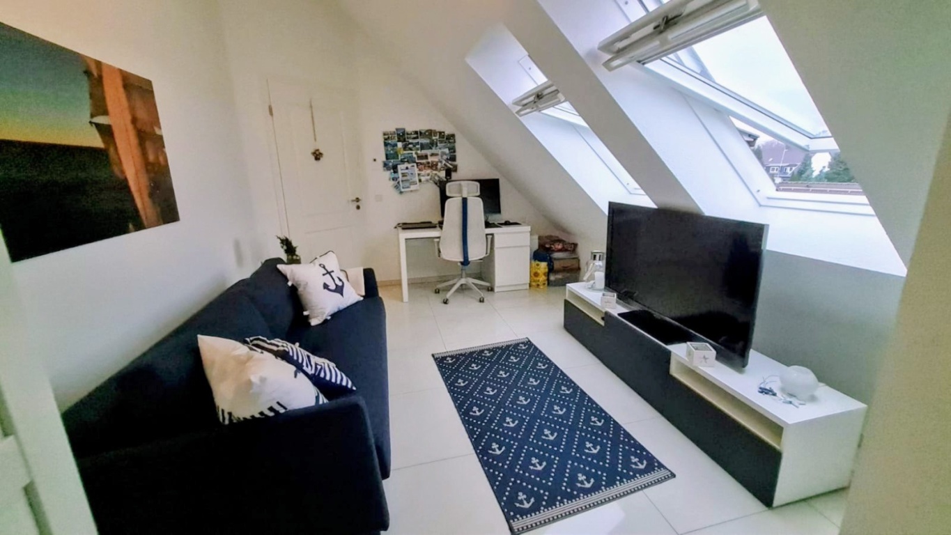 Traumhaftes Wohnen auf Zeit: Lichtdurchflutete DG-Maisonette-Wohnung mit Südterrasse (möbiliert) – Schösslerstraße 3a, 51109 Köln Brück – Vorschaubild 8