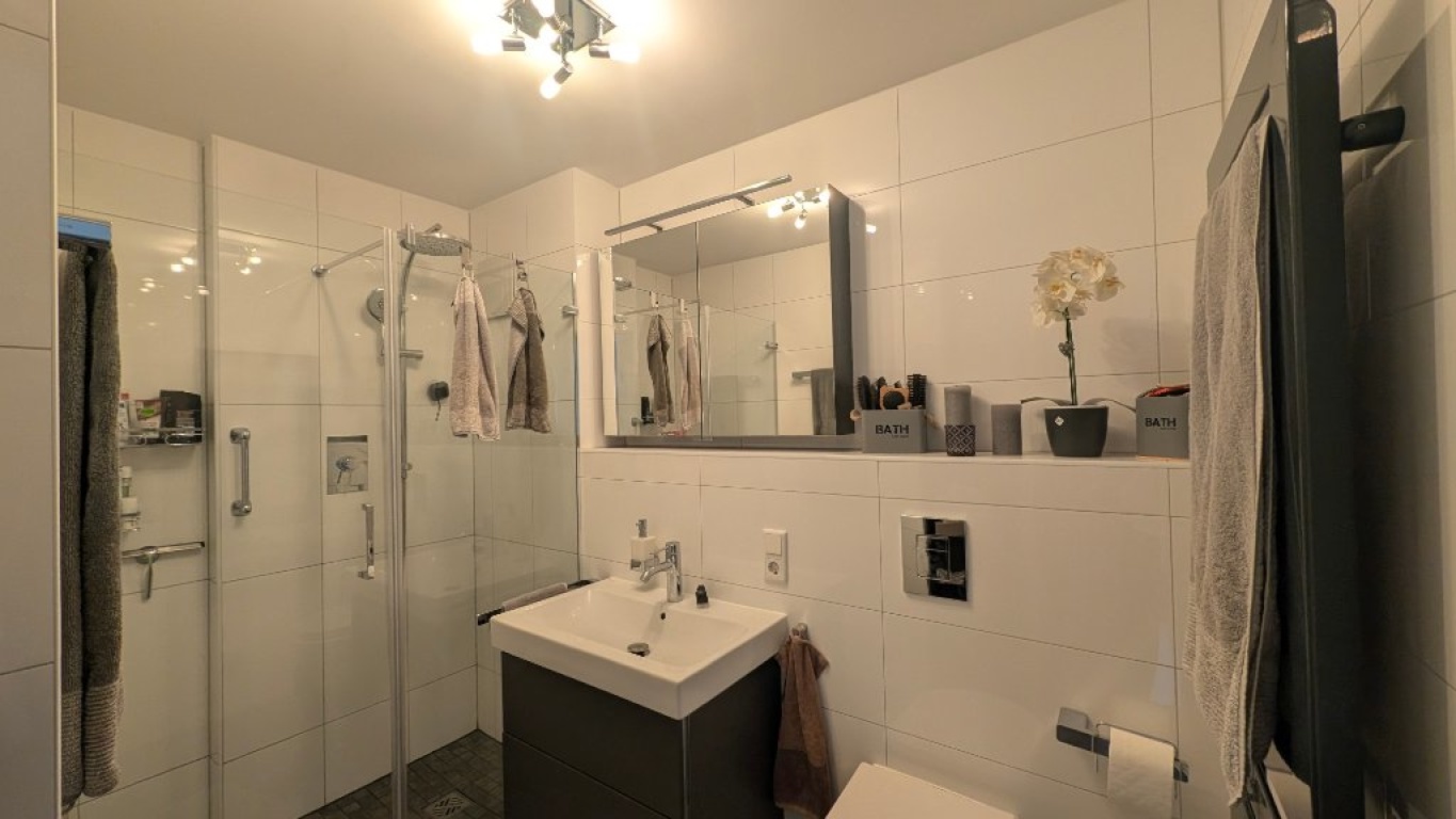Traumhaftes Wohnen auf Zeit: Lichtdurchflutete DG-Maisonette-Wohnung mit Südterrasse (möbiliert) – Schösslerstraße 3a, 51109 Köln Brück – Vorschaubild 7