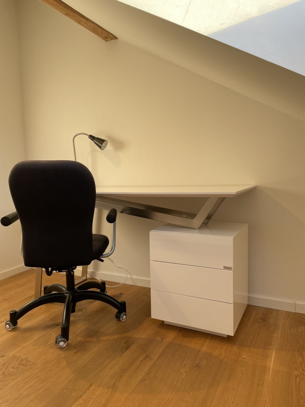 Furnished top-floor apartment in Karlsruhe — all-inclusive, AC & Wi-Fi, ideal for KIT staff, commuters & working couples – Anebosweg, 76187 Karlsruhe Nordweststadt – Vorschaubild 11