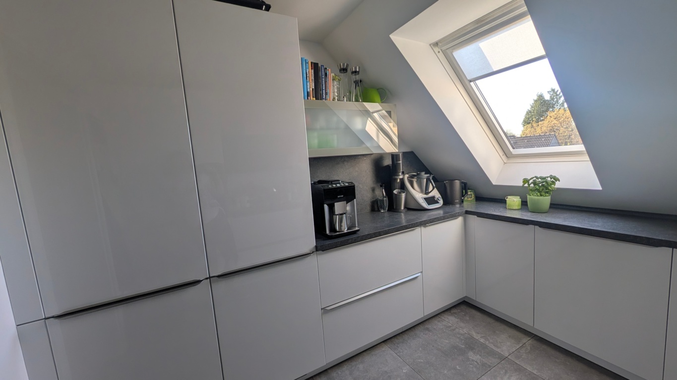 Traumhaftes Wohnen auf Zeit: Lichtdurchflutete DG-Maisonette-Wohnung mit Südterrasse (möbiliert) – Schösslerstraße 3a, 51109 Köln Brück – Vorschaubild 6