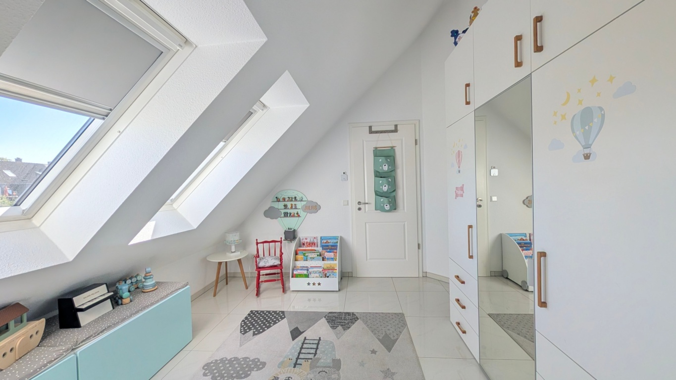 Traumhaftes Wohnen auf Zeit: Lichtdurchflutete DG-Maisonette-Wohnung mit Südterrasse (möbiliert) – Schösslerstraße 3a, 51109 Köln Brück – Vorschaubild 11
