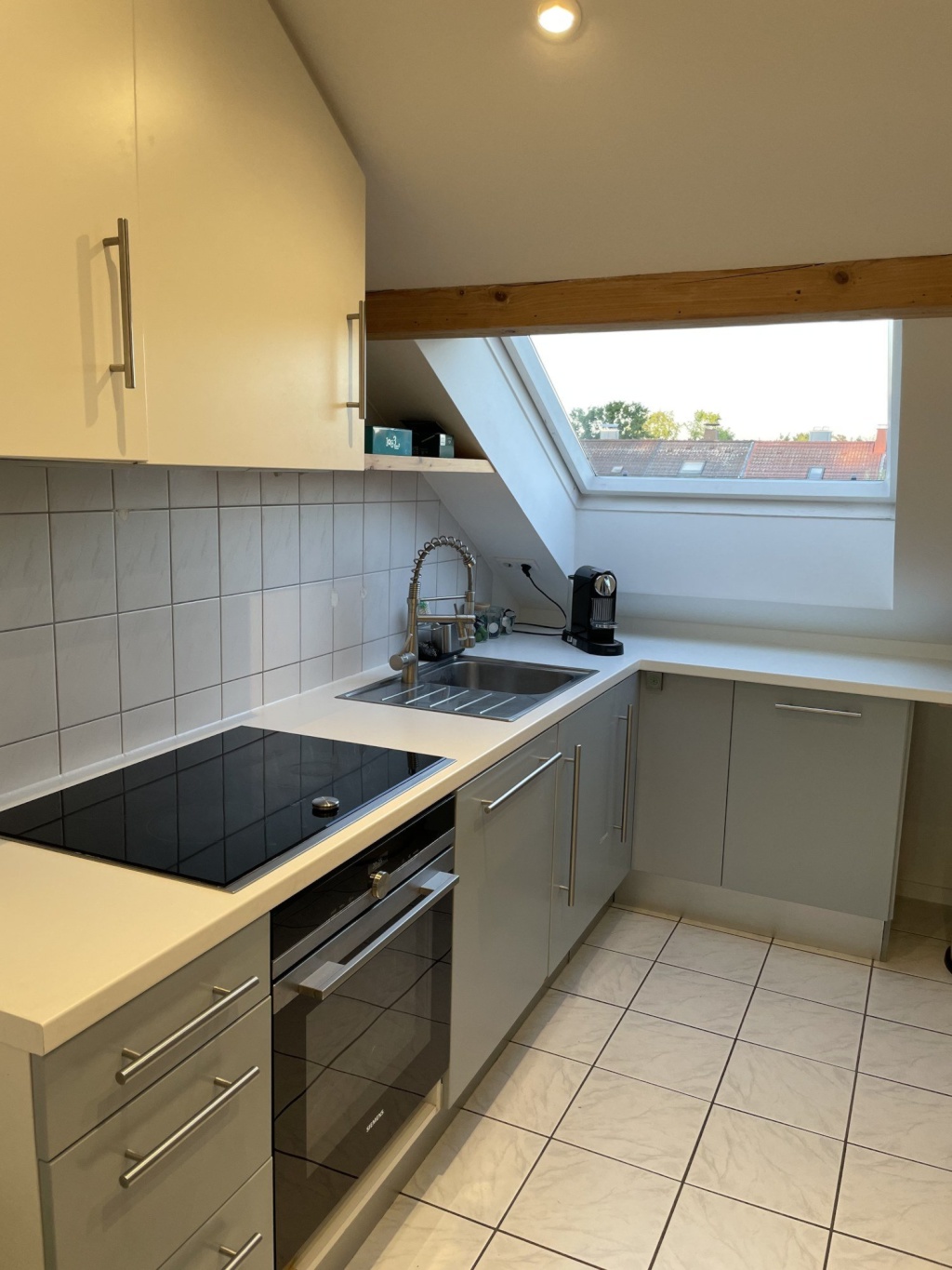 Furnished top-floor apartment in Karlsruhe — all-inclusive, AC & Wi-Fi, ideal for KIT staff, commuters & working couples – Anebosweg, 76187 Karlsruhe Nordweststadt – Vorschaubild 16