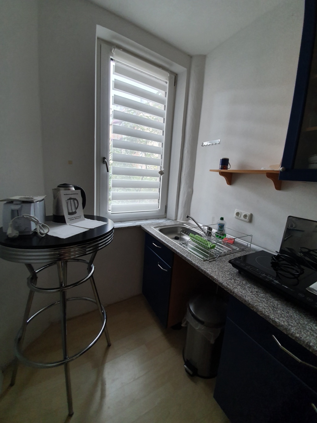 Flat flexibler Einzug gerne ab August möglich. 1 bis 4 Monate verfügbar Allersbergerstrasse - Küchendetails