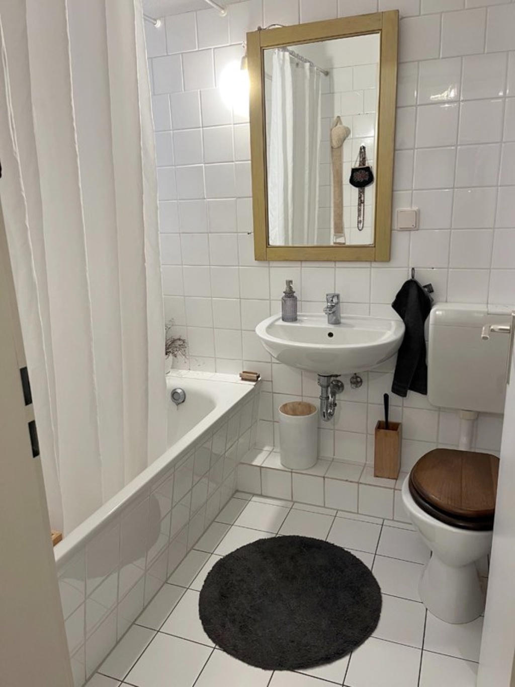 Zimmer zur Zwischenmiete an Frau (17.08. - 30.09.) oder als Pendlerzimmer – Kleiner Schäferkamp, 20357 Hamburg Sternschanze – Vorschaubild 3