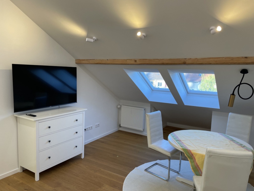Furnished top-floor apartment in Karlsruhe — all-inclusive, AC & Wi-Fi, ideal for KIT staff, commuters & working couples – Anebosweg, 76187 Karlsruhe Nordweststadt – Vorschaubild 7