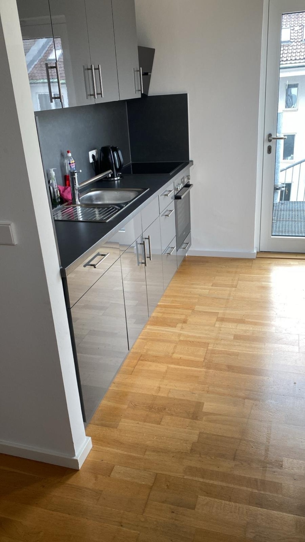 One Room Apartment (Furnished) – 40210 Düsseldorf Stadtmitte – Vorschaubild 4