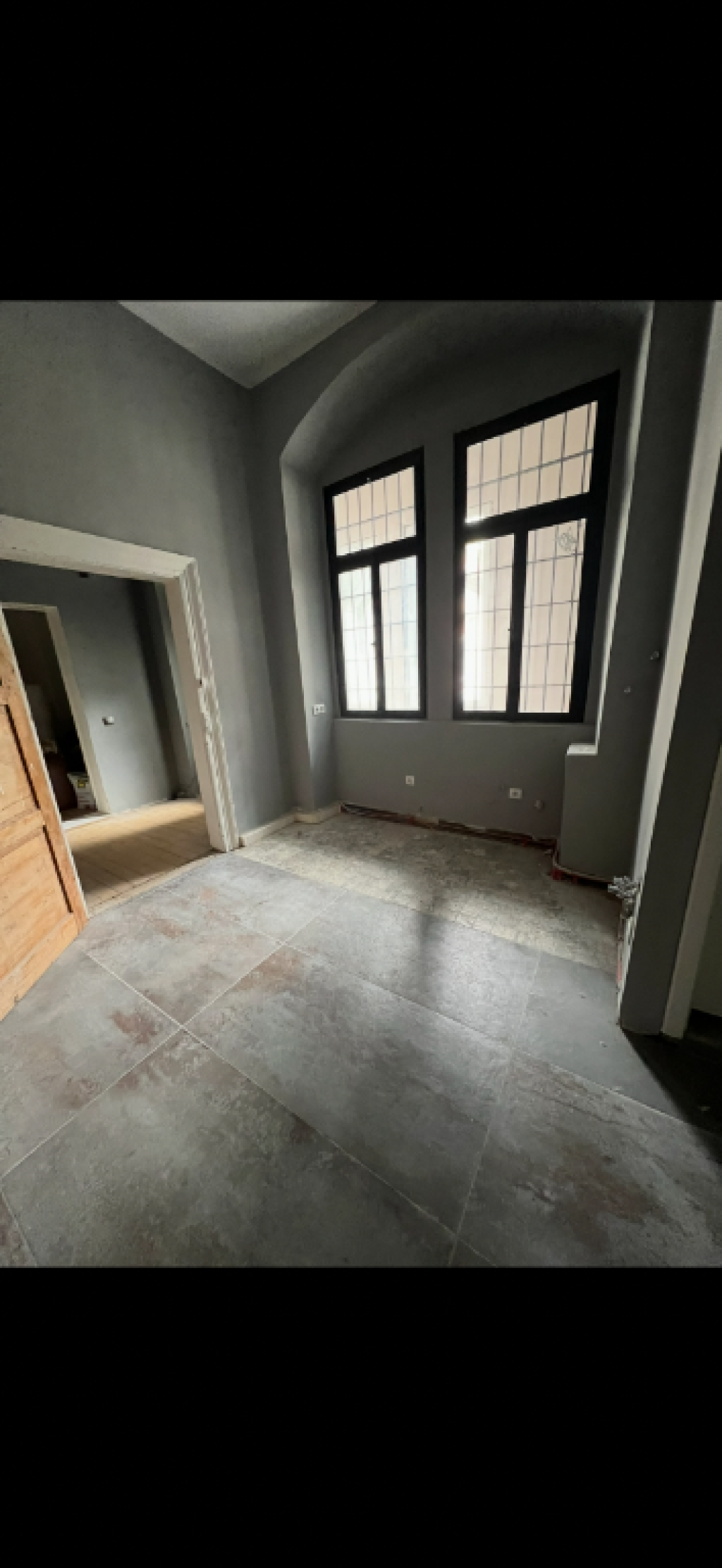 5 Zimmer Altbau Wohnung renoviert mit fast 4 Meter hohen Decken und möbliert perfekt für eine WG – 68159 Mannheim Innenstadt – Vorschaubild 3