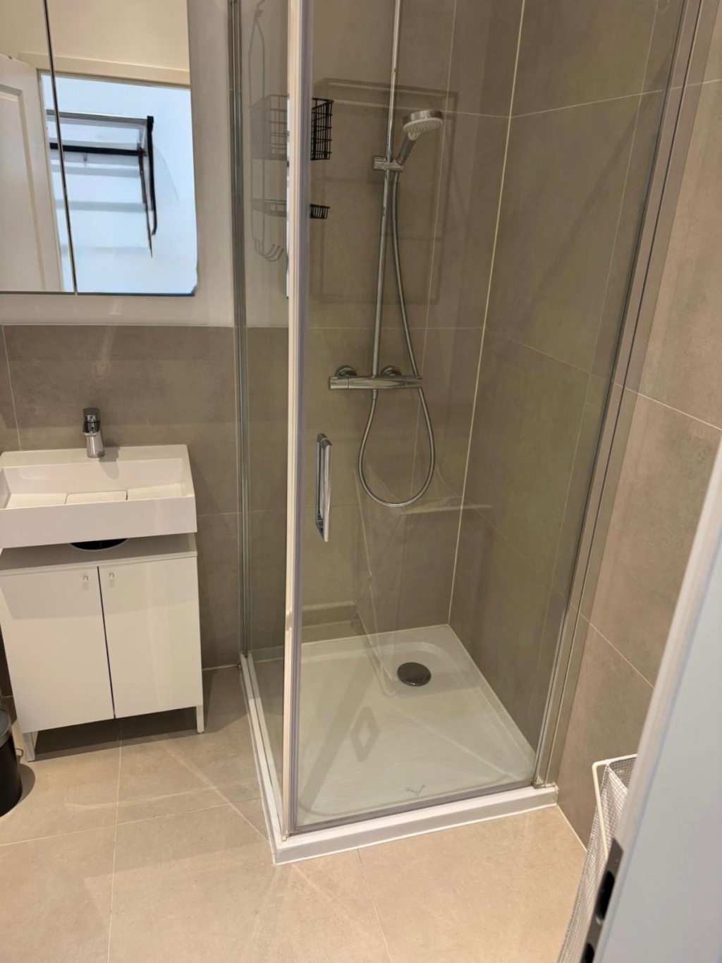 Voll möbliertes 1-Zimmer-Apartment mit Einbauküche in Berlin-Oberschöneweide – Edisonstraße 45, 12459 Berlin Schöneweide – Vorschaubild 4