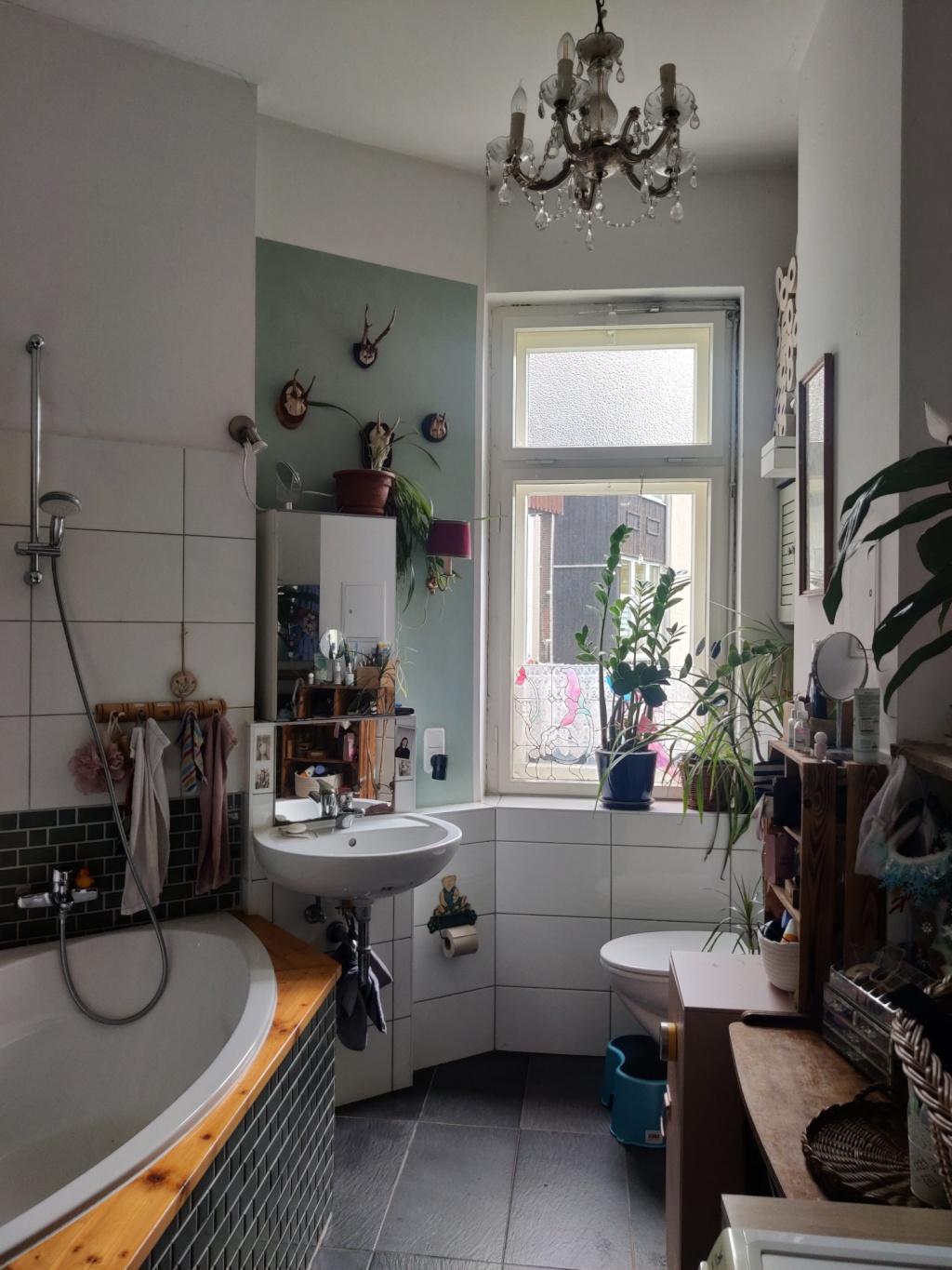 WG-Zimmer Eutritzsch Theresienstr. - Bad mit gr. Wanne und Fenster