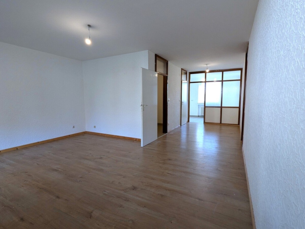 Großzügige Wohnung Uni Nähe