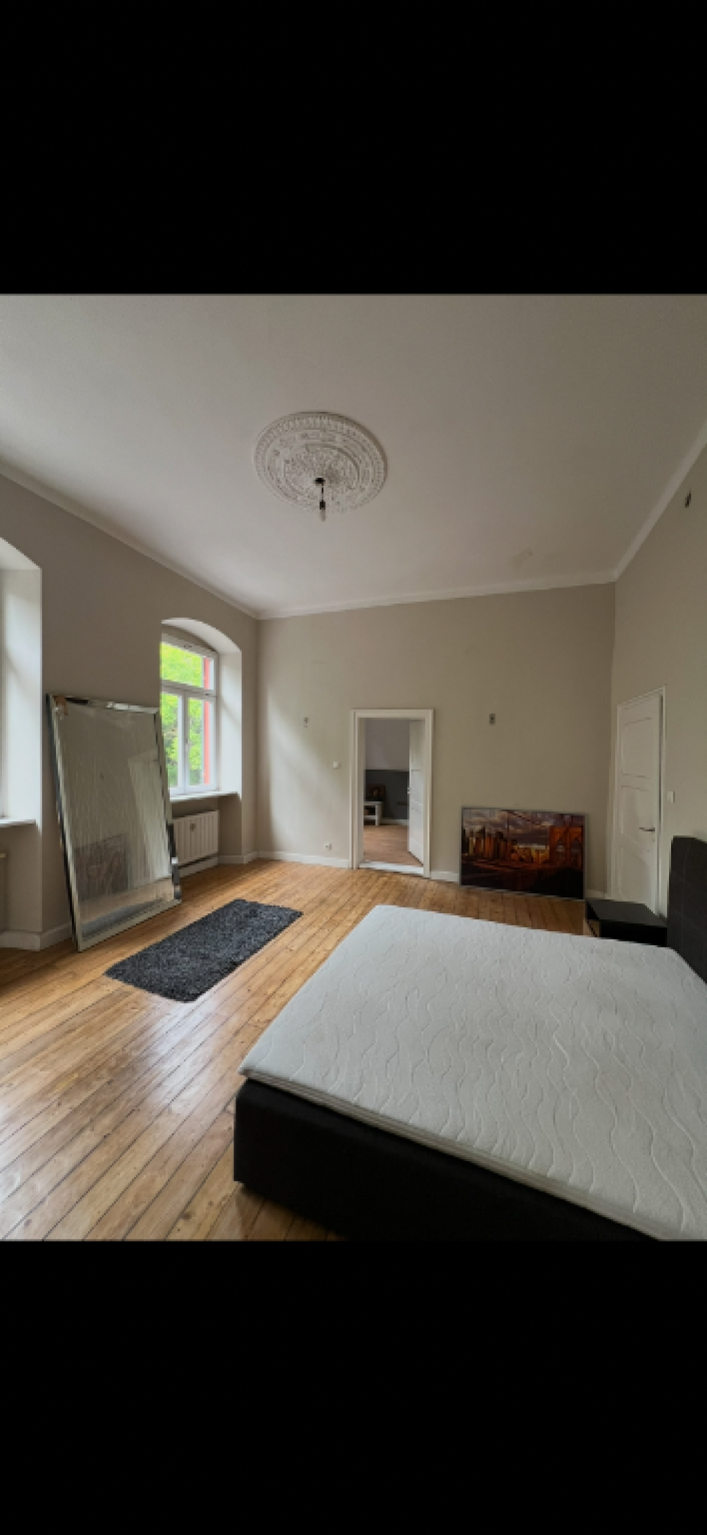 5 Zimmer Altbau Wohnung renoviert mit fast 4 Meter hohen Decken und möbliert perfekt für eine WG – 68159 Mannheim Innenstadt – Vorschaubild 4