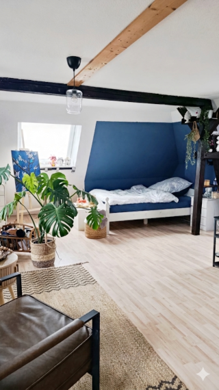 Anzeigenbild: Großes helles WG-Zimmer im Dachgeschoss