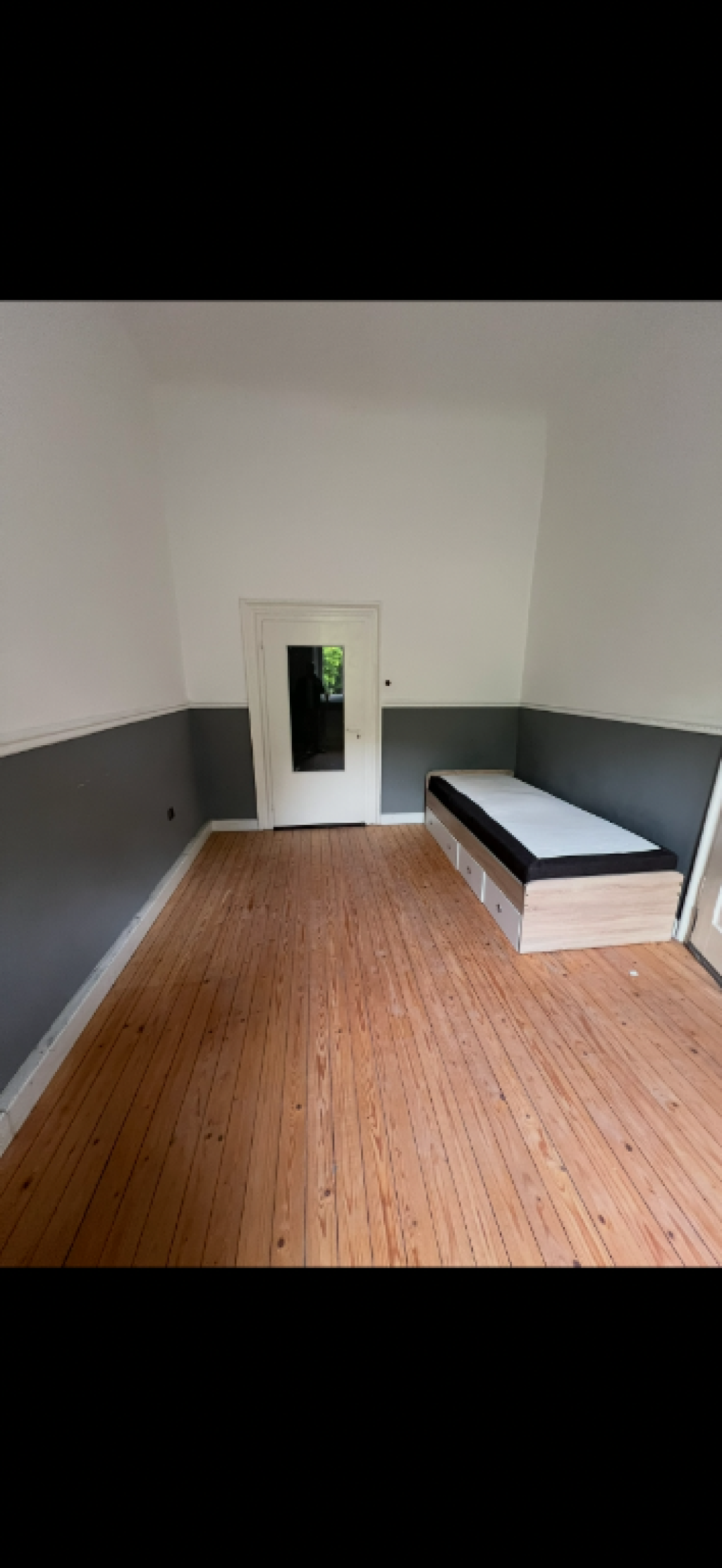 5 Zimmer Altbau Wohnung renoviert mit fast 4 Meter hohen Decken und möbliert perfekt für eine WG – 68159 Mannheim Innenstadt – Vorschaubild 9