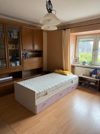 Anzeigenbild: 1 Bed in a Shared Room (Total 4 Roommates in Apartment)