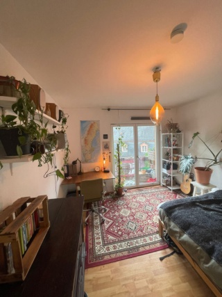 Anzeigenbild: Süßes WG Zimmer mit Balkon in super zentraler Lage am Schillerplatz 🌞