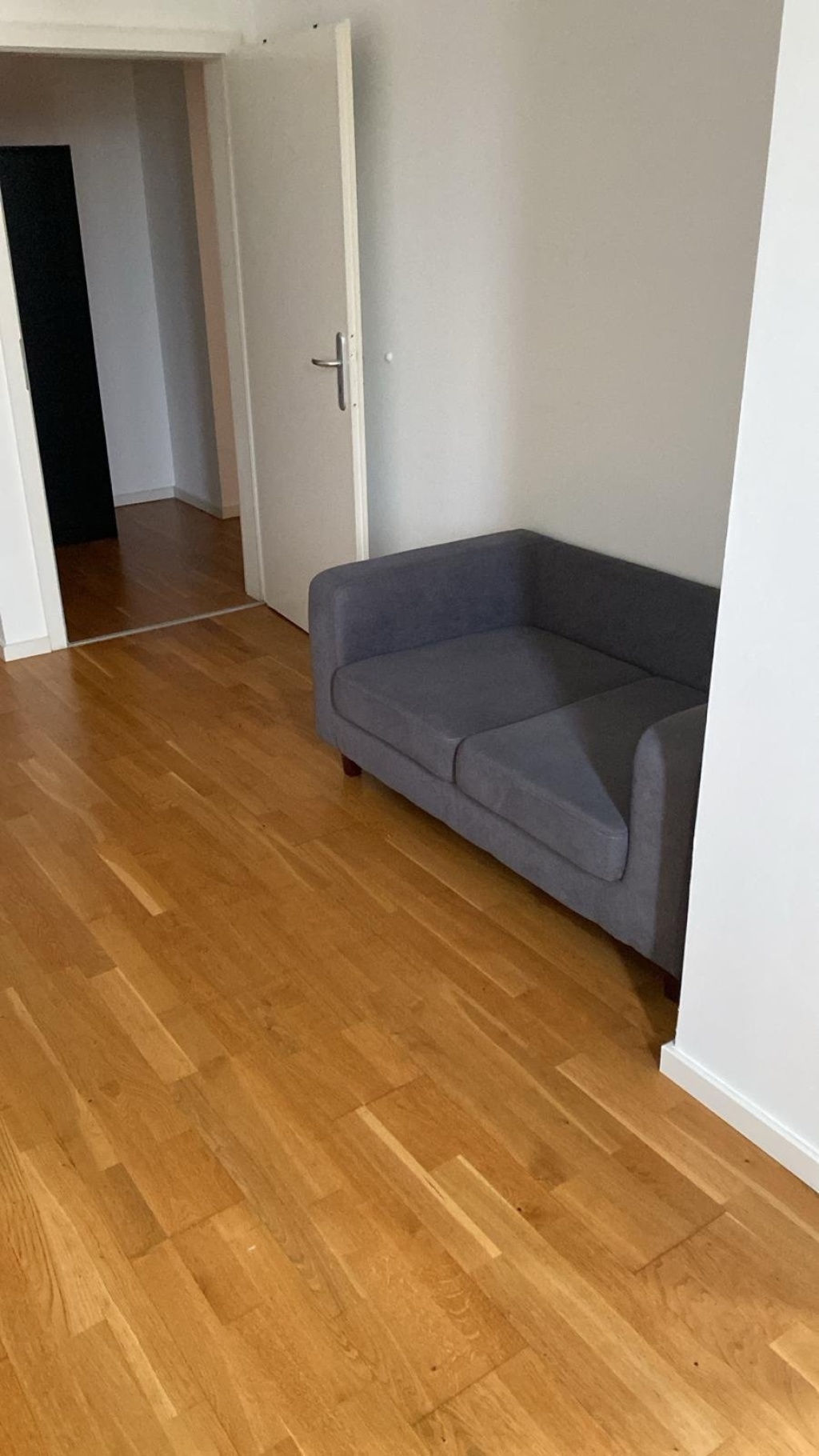 One Room Apartment (Furnished) – 40210 Düsseldorf Stadtmitte – Vorschaubild 2