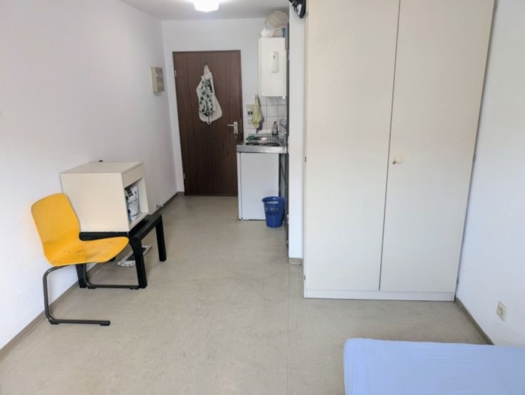 Fully Furnished Studio Apartment (Short term August-Septermber 2026 followed by long term rental contract) – Henkestraße 5, 91052 Erlangen Innenstadt – Vorschaubild 3
