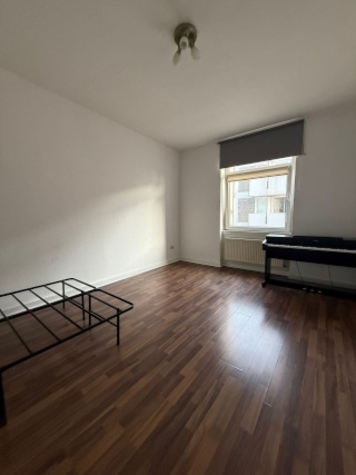 Anzeigenbild: Helles WG-Zimmer in zentraler Lage ab November