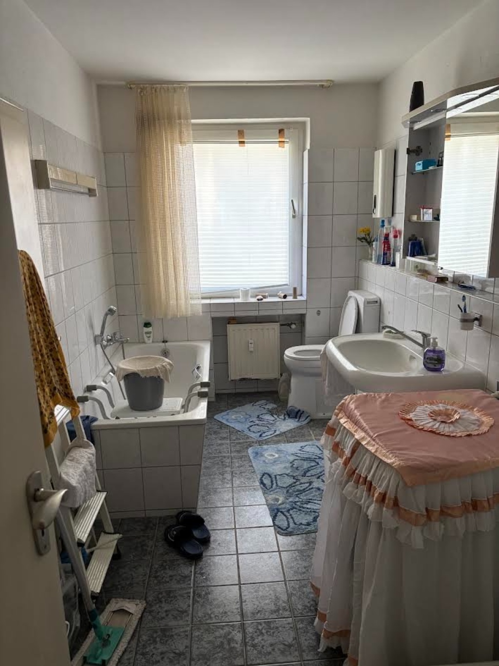 Teilmöbilierte Wohnung in Duisburg Mitte – Gerokstraße 7, 47053 Duisburg Hochfeld – Vorschaubild 2