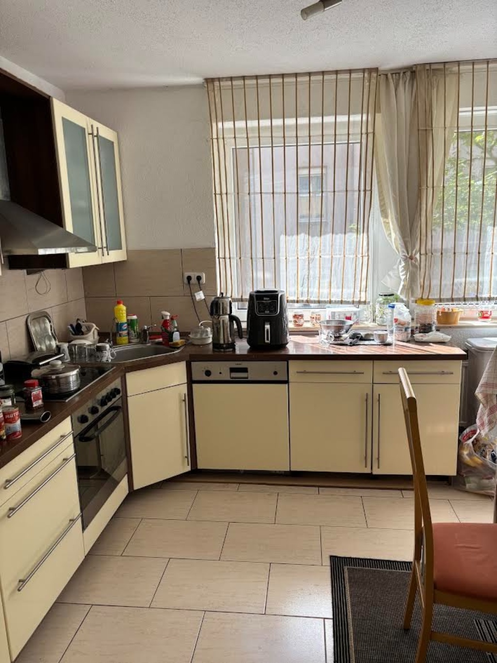 Teilmöbilierte Wohnung in Duisburg Mitte