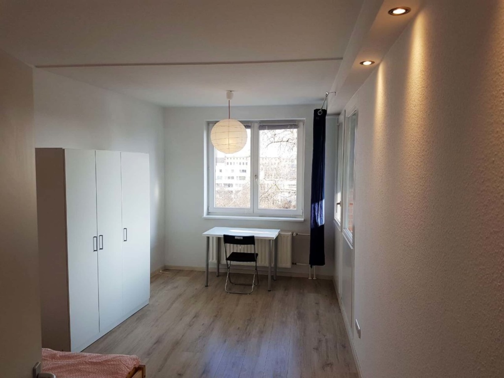 Flatshare Berlin Koloniestraße - Roomlessrent.com