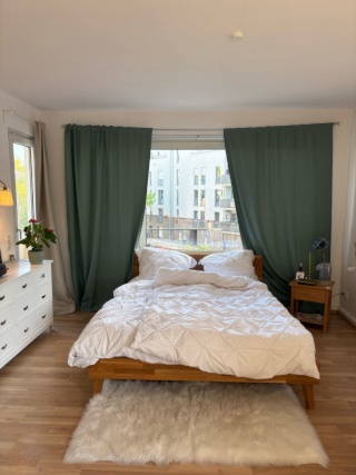 Anzeigenbild: Großes Sonnenzimmer mit Balkon in süßer 3er WG