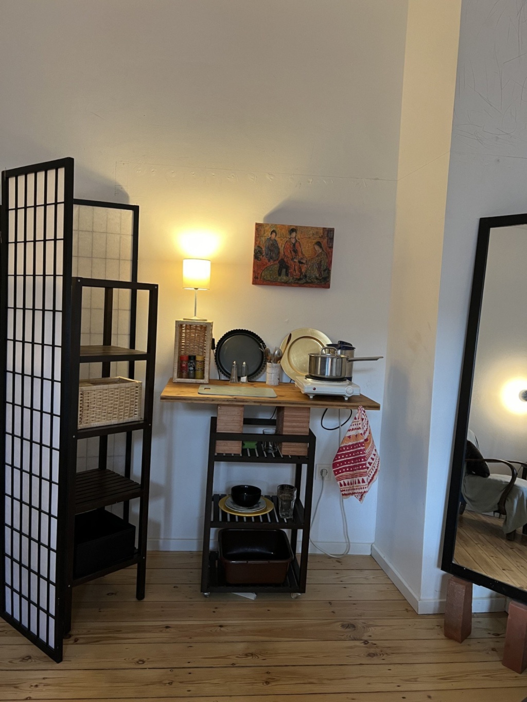 Flatshare Steglitz 2 geh-min vom nah-kauf birkbuschstrasse 76 - deine kochinsel ! ansonstrn etliche regale/stauraum/garderobe - das ganze ist WIE ein studio ;-)