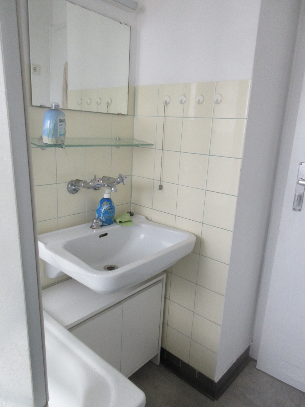 WG-Zimmer Untertürkheim Wallmerstraße 50 - 2. Bad unten