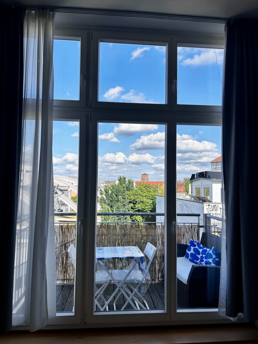 LOFT (Flexible Mietdauer): Lichtdurchflutetes Fabrik-Loft im Prenzlauer Berg; 3,6m Decken, Kamin & All-Inclusive – Schönhauser Allee 74, 10437 Berlin Prenzlauer Berg – Vorschaubild 3