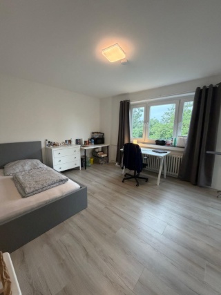 Ad image: Möbiliertes Zimmer mit Balkon in moderner 3er WG - ab 01.10. verfügbar