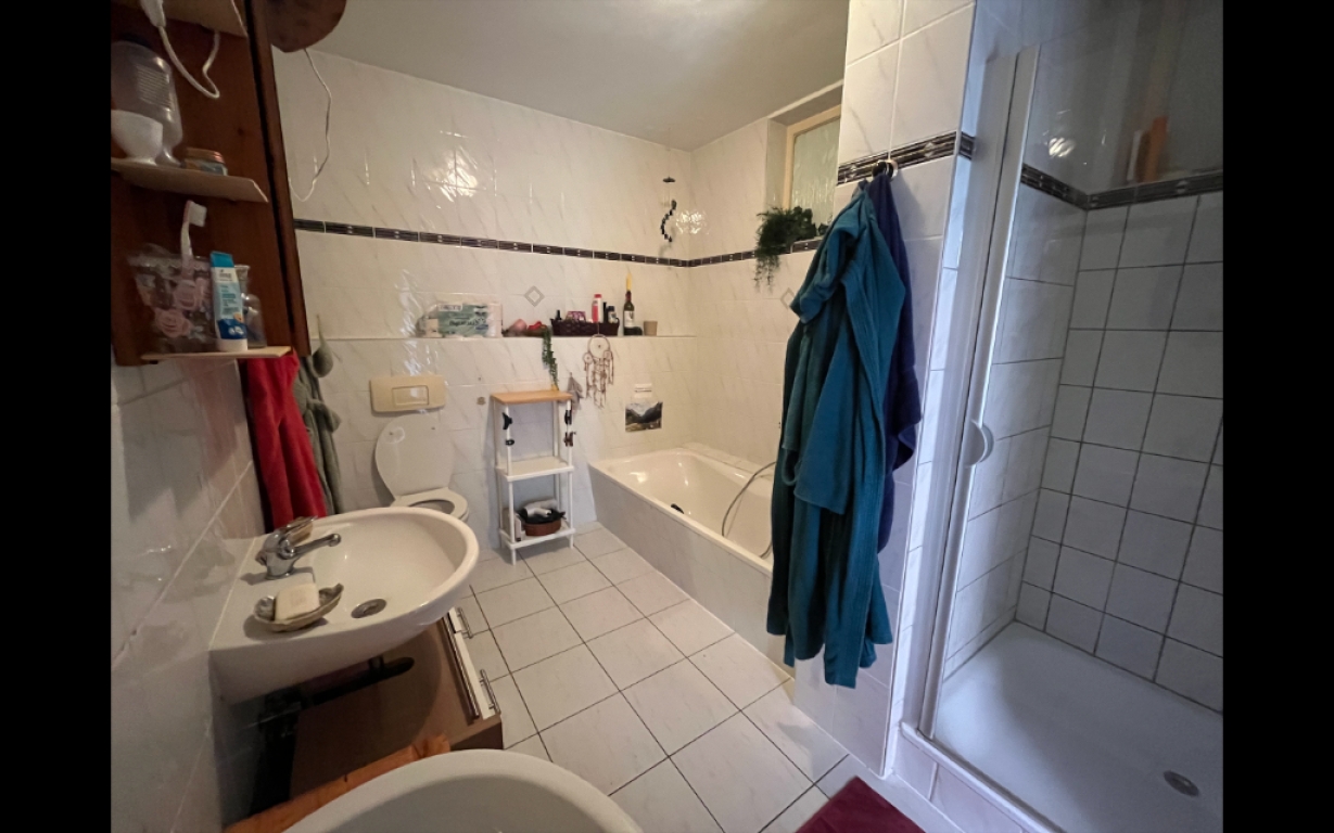 WG-Zimmer Aaseestadt Boeselagerstraße - Bad unten