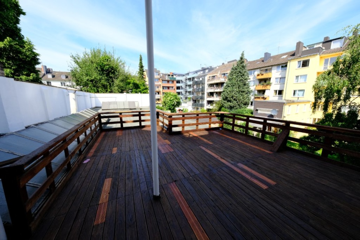 Modern and Fully Furnished 4-Person Shared Apartment (4 Rooms) with Terrace and Built-in Kitchen in Frankenberger Viertel