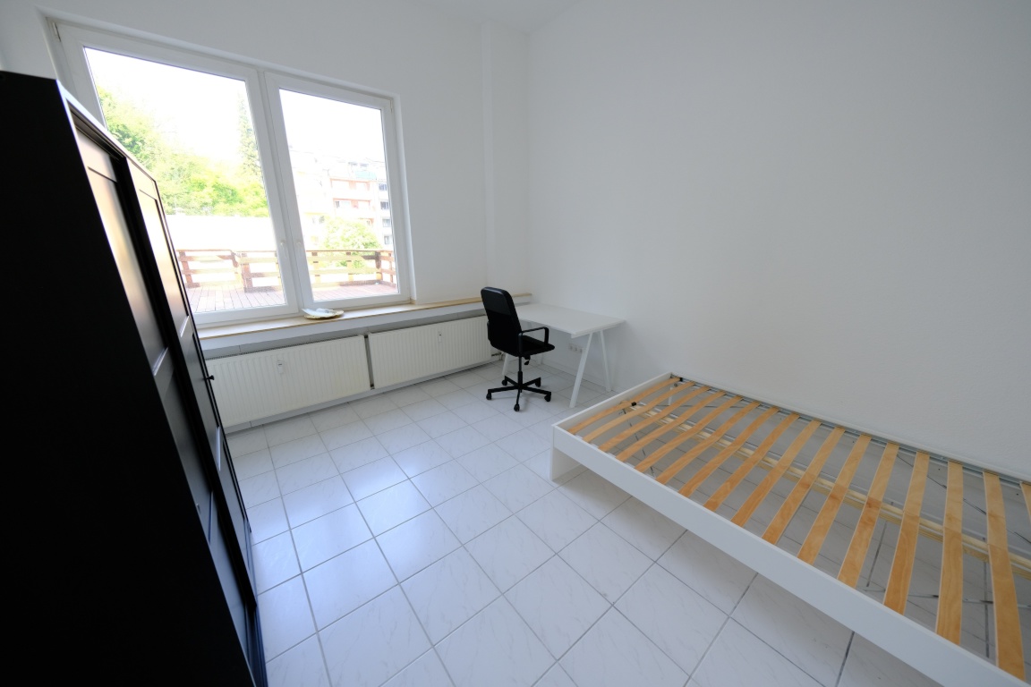 Modern and Fully Furnished 4-Person Shared Apartment (4 Rooms) with Terrace and Built-in Kitchen in Frankenberger Viertel – Brabantstraße 8, 52070 Aachen Aachen – Vorschaubild 10