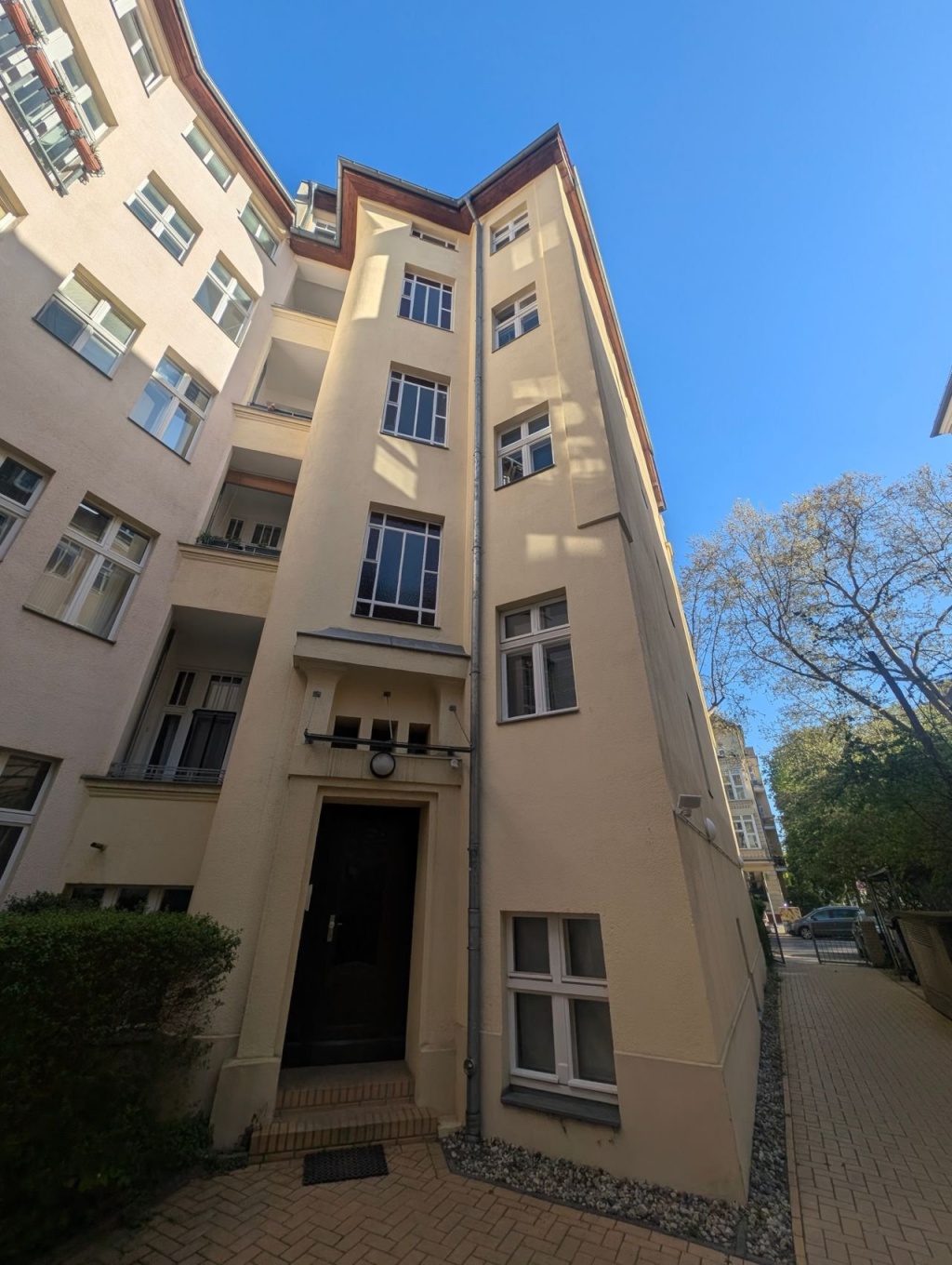 Möblierte Altbauwohnung mit großer Südfensterfront und Blick ins Grüne | All-Inclusive – Wiesbadener Str. 9, 12161 Berlin Friedenau – Vorschaubild 16