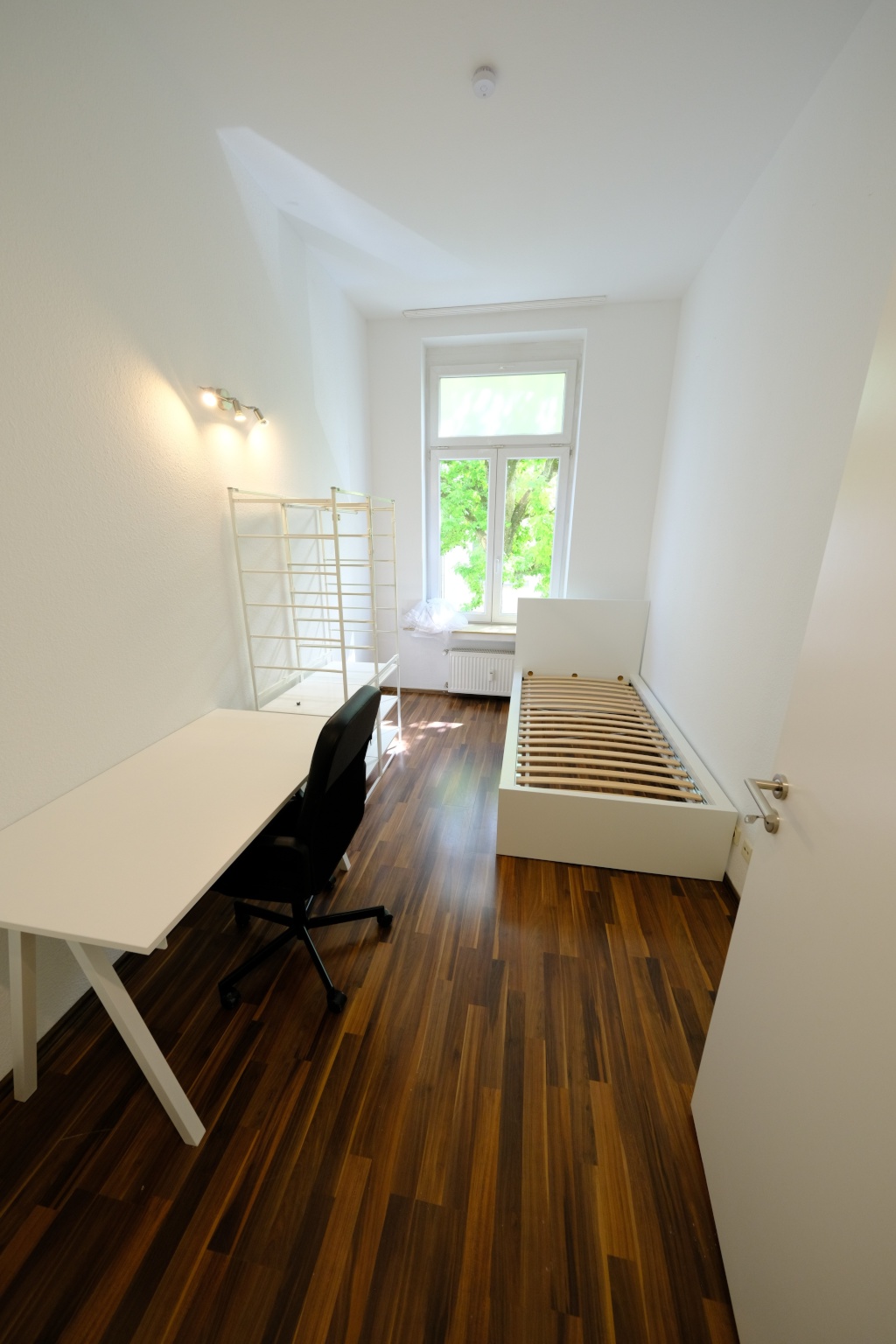 Modern and Fully Furnished 4-Person Shared Apartment (4 Rooms) with Terrace and Built-in Kitchen in Frankenberger Viertel – Brabantstraße 8, 52070 Aachen Aachen – Vorschaubild 12