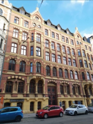 Ad image: Raum mit hohen Decken _Altbau zum ruhigen Innenhof