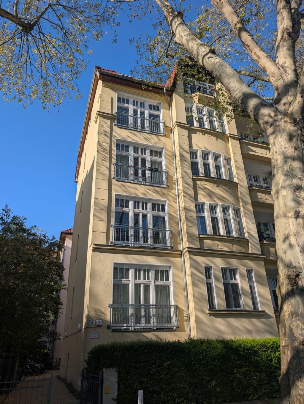 Möblierte Altbauwohnung mit großer Südfensterfront und Blick ins Grüne | All-Inclusive – Wiesbadener Str. 9, 12161 Berlin Friedenau – Vorschaubild 15