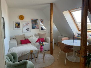 Anzeigenbild: Untermiete 2-Zimmer Dachgeschosswohnung (1 Monat)