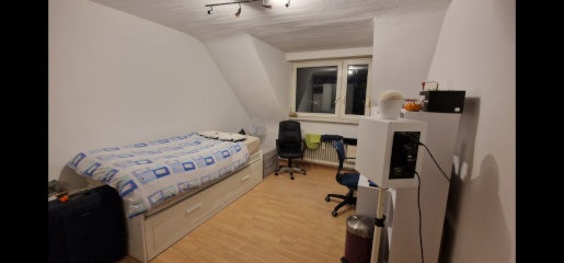 Ad image: Möbliertes 14qm Zimmer in netter 4er WG!